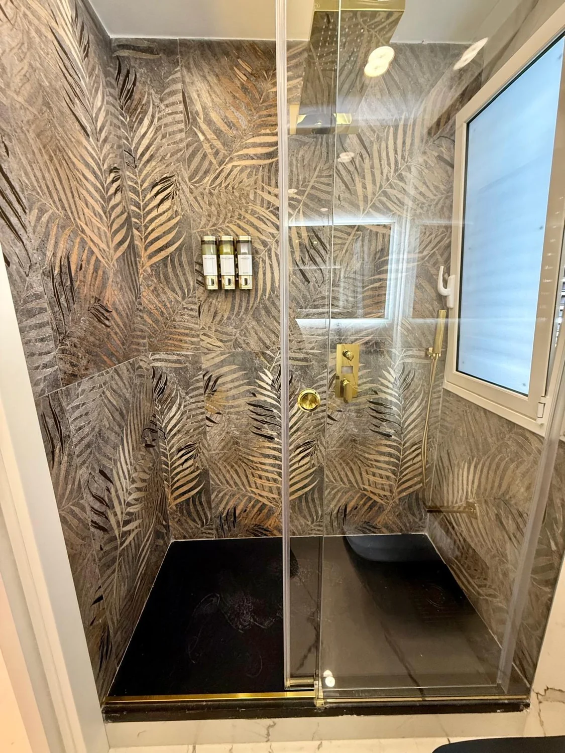 Doccia con rivestimento decorativo